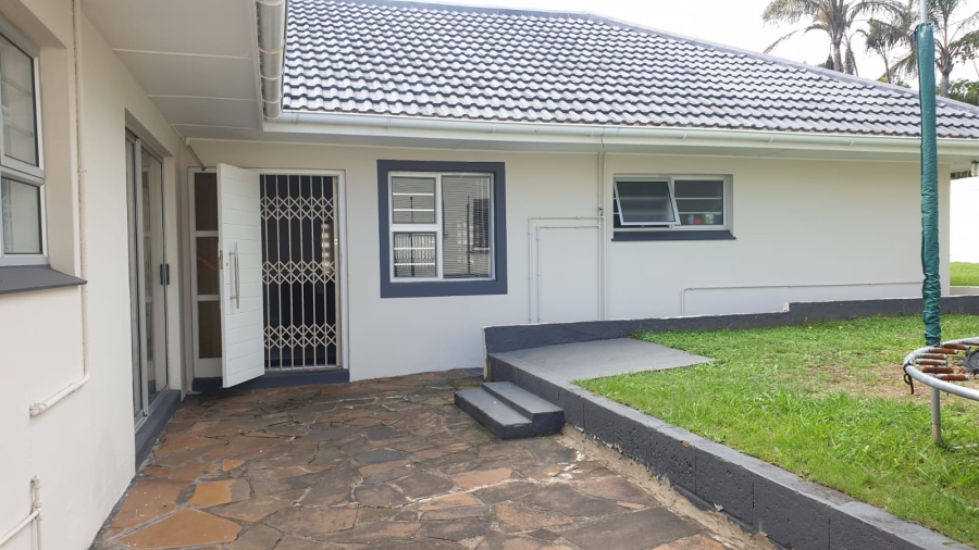 To Let 4 Bedroom Property for Rent in Beacon Bay Eastern Cape